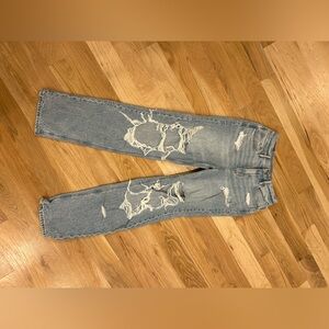 Women’s American Eagle baggy ripped jeans